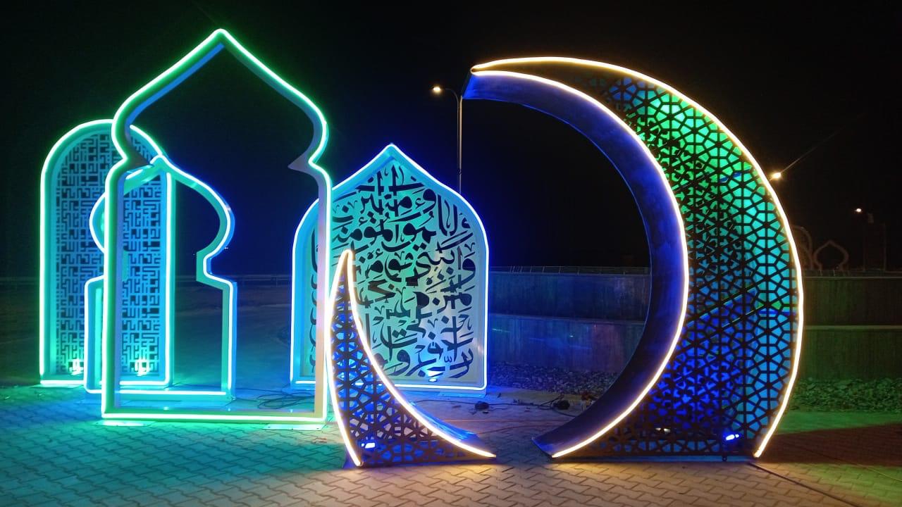 نصب الفوانيس والأهلة الرمضانية